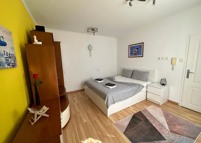 Secret Corner / Skriti Koticek 公寓 皮兰